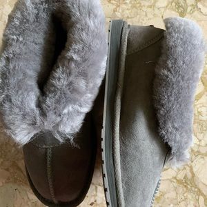 NEW EMU SHEEPSKIN SLIPPER New not worn !